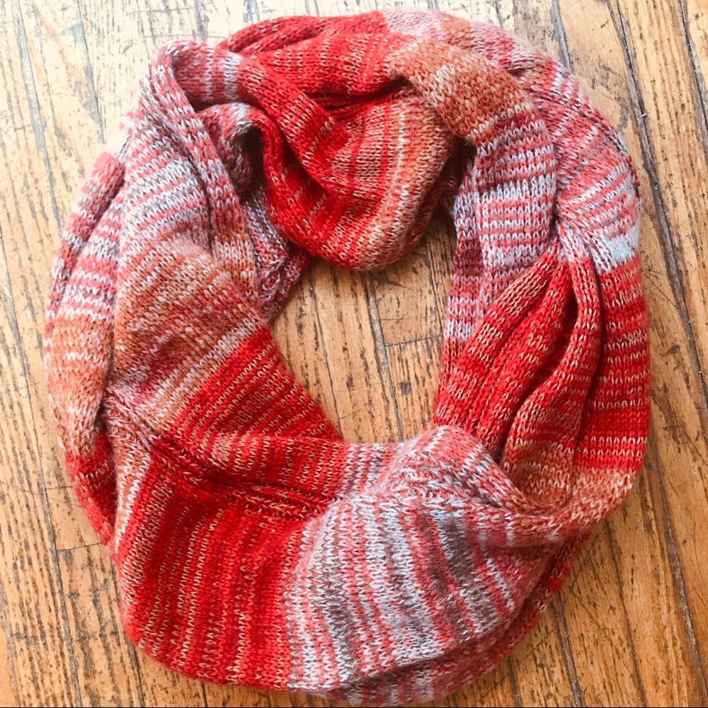 Beautiful Infinity scarf in orange, tan, red...❄️